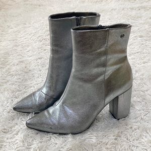 Simply Vera Vera Wang silver metallic pointed toe heeled boots Venice metallic 8